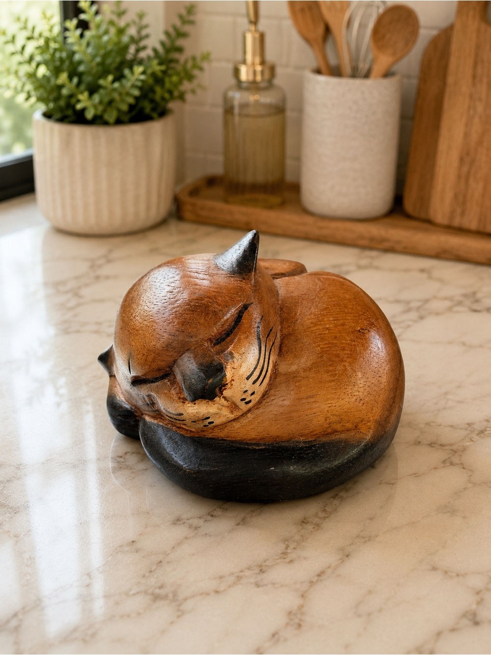 Cat Hand Craved Stained VTG Folk Art Cat Curled up Sleeping Décor